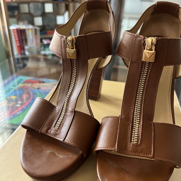 Micheal Kor, size 11, Tan, Berkley platform sandal - Picture 7 of 11